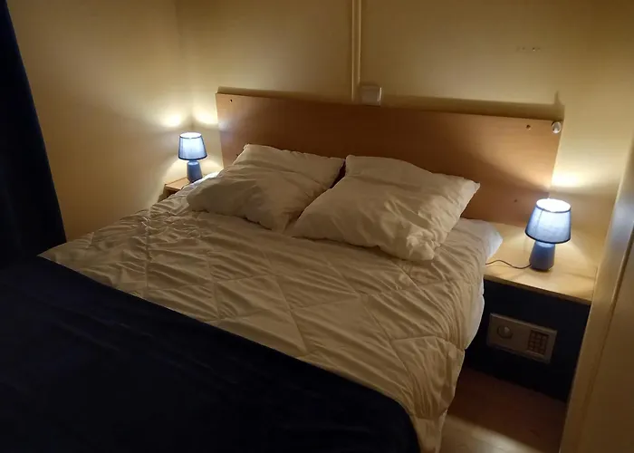 Mobil Home Climatise Avec Terrasse Dans Camping L\'Escale, Calme A 900M De La Plage