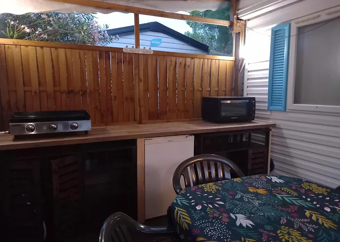 Mobil Home Climatise Avec Terrasse Dans Camping L\'Escale, Calme A 900M De La Plage