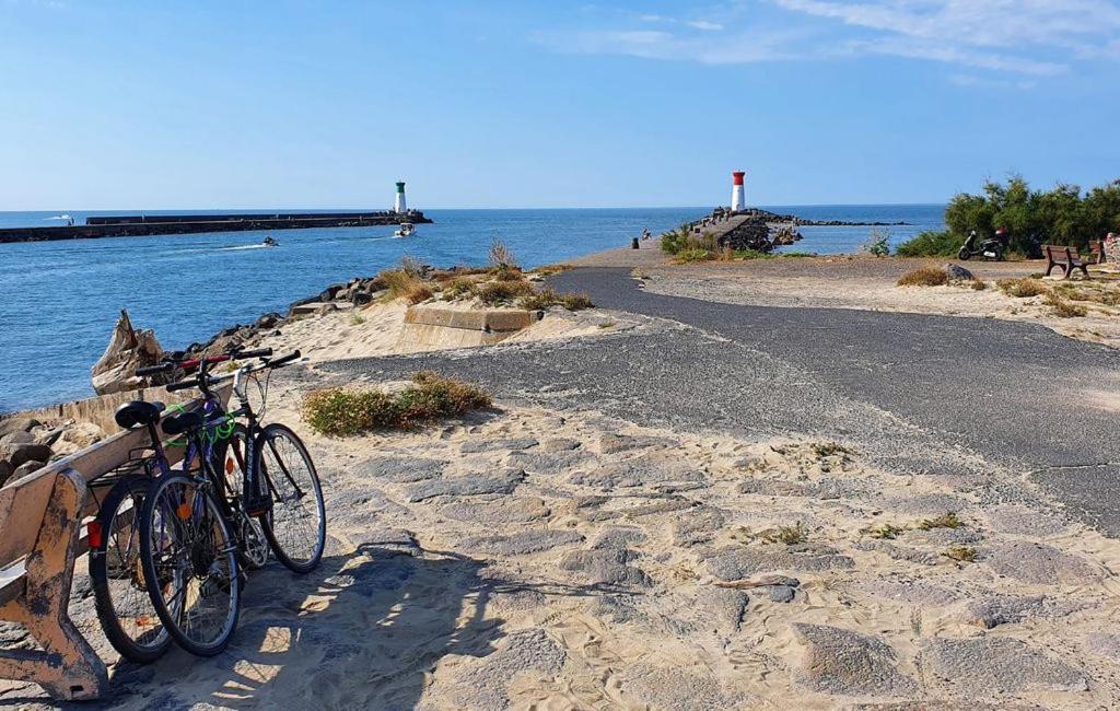 Camping Mobil Climatise Avec Terrasse Dans L'escale, Calme A 900m De La Agde